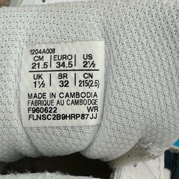 ASICS - Picture 4 of 4